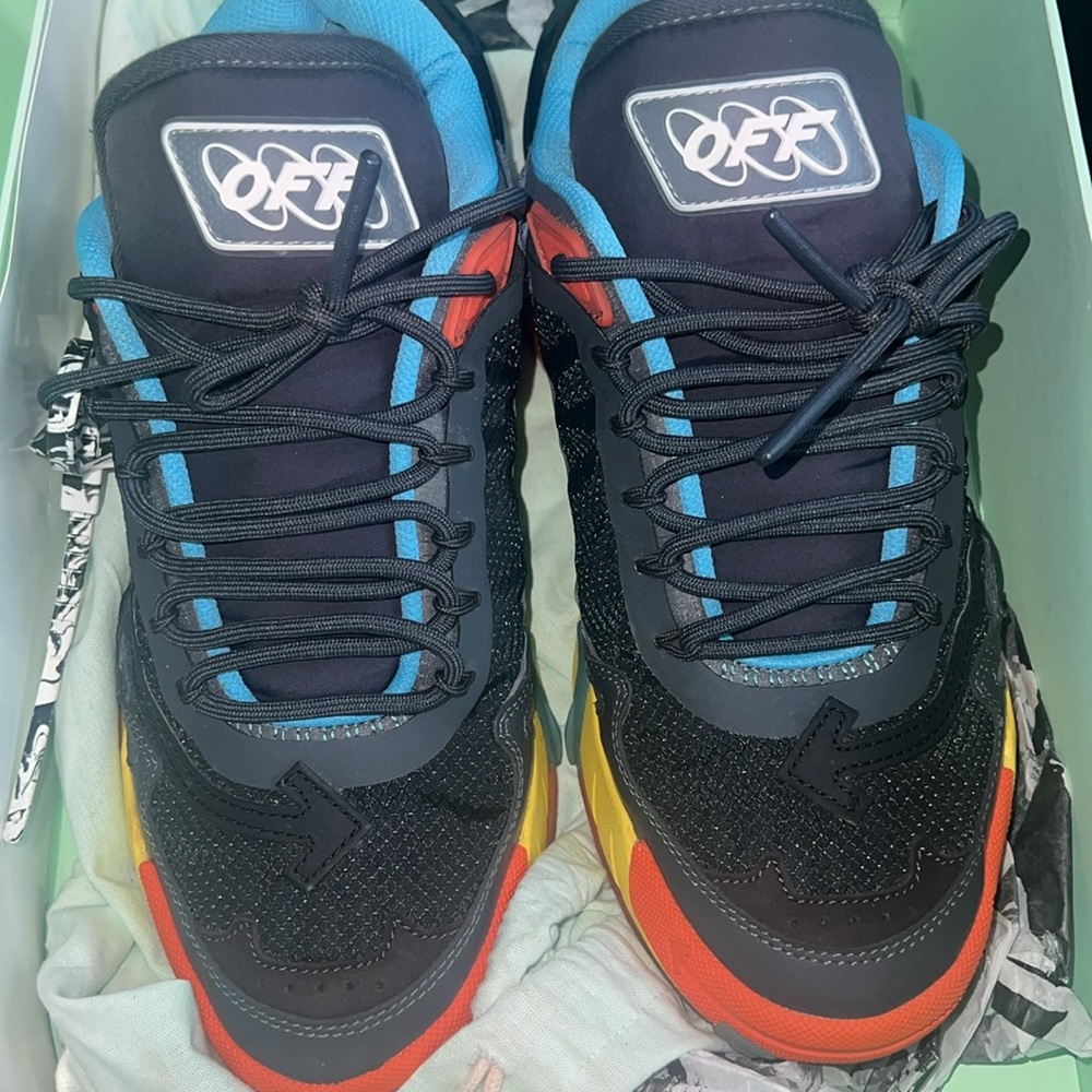 Off-White c/o Virgil Abloh